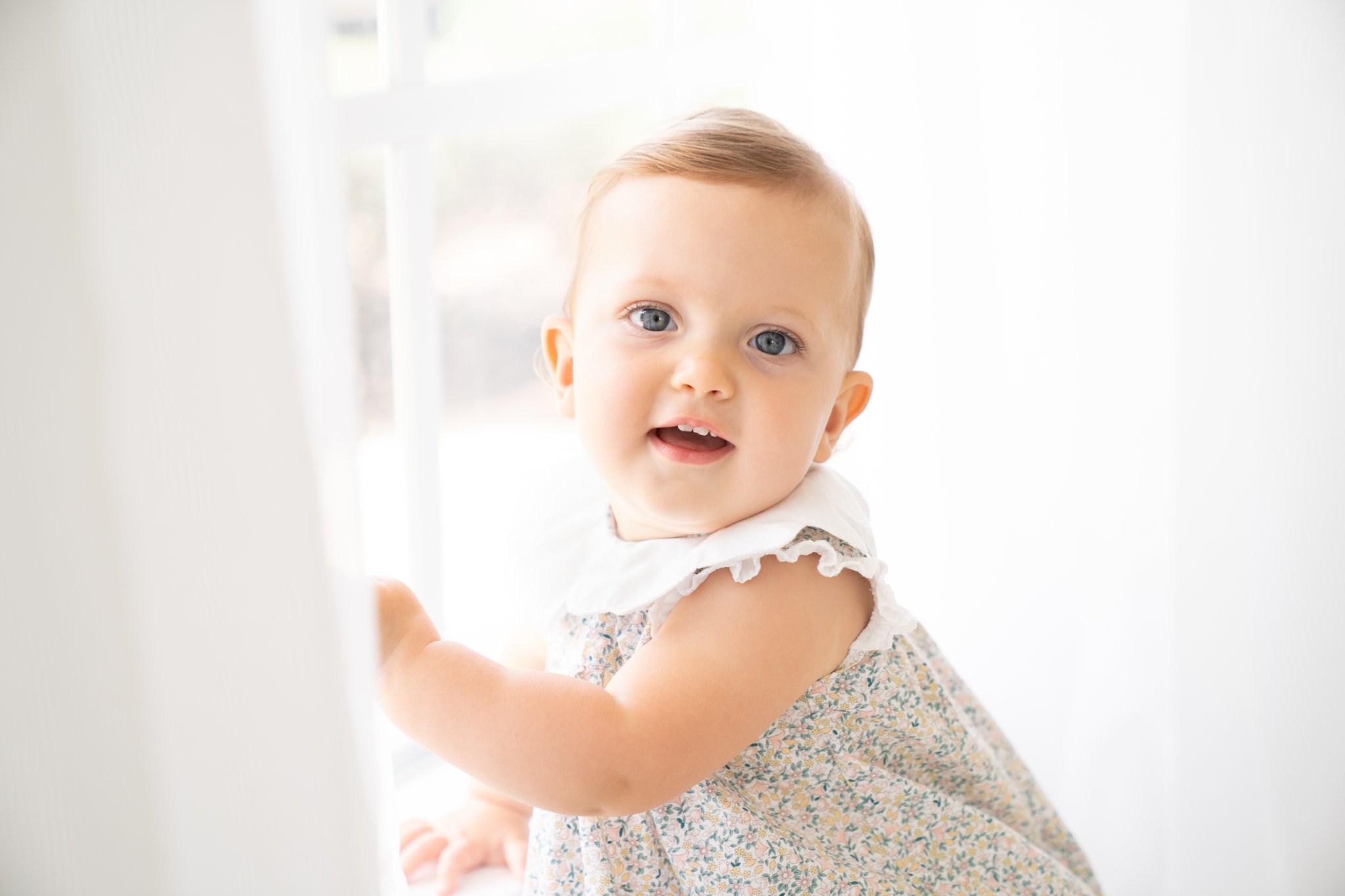 One Year old Baby girl's birthday photography ssession in Jupiter Fl studio