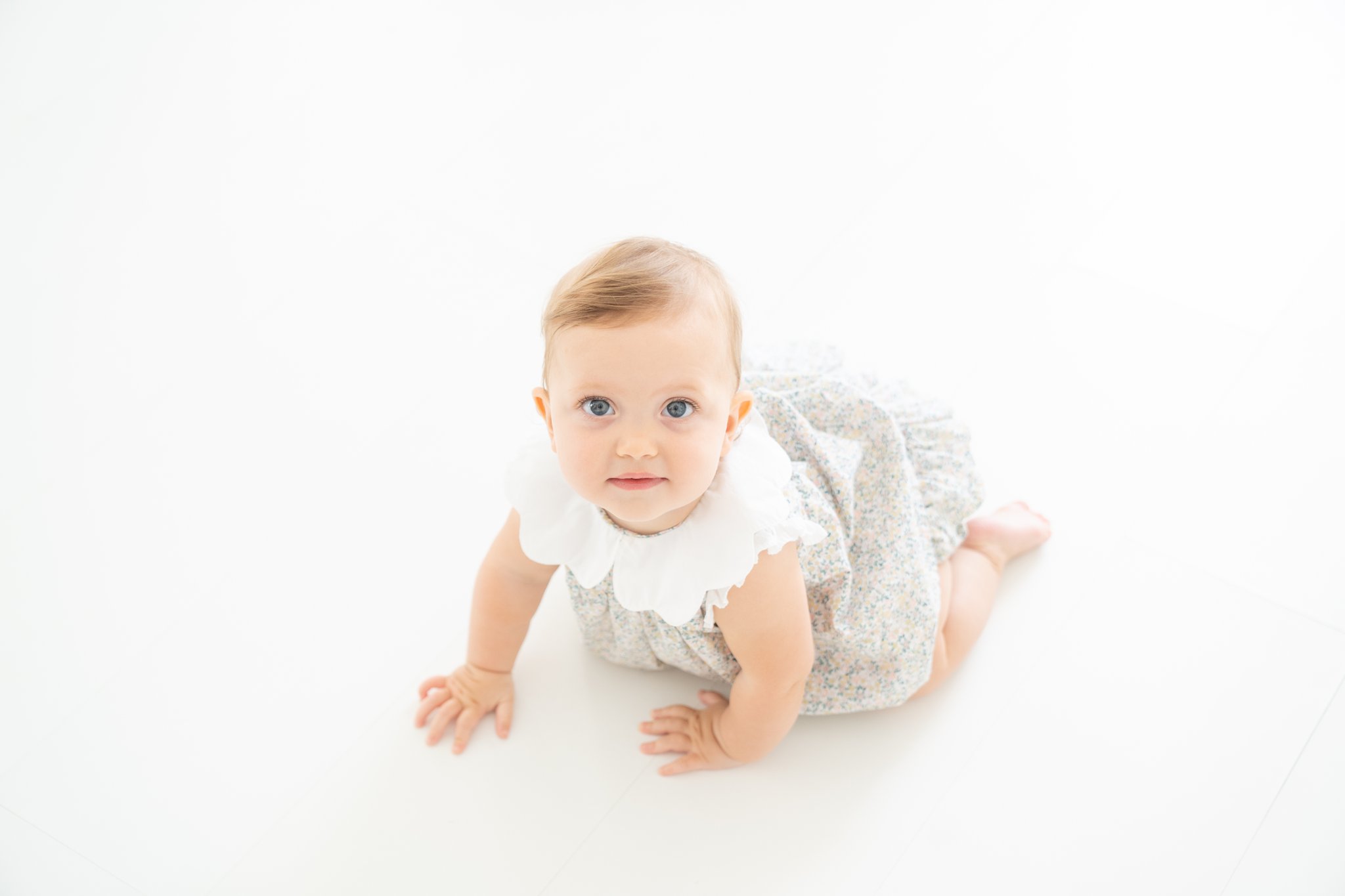 One Year old Baby girl's birthday photography ssession in Jupiter Fl studio